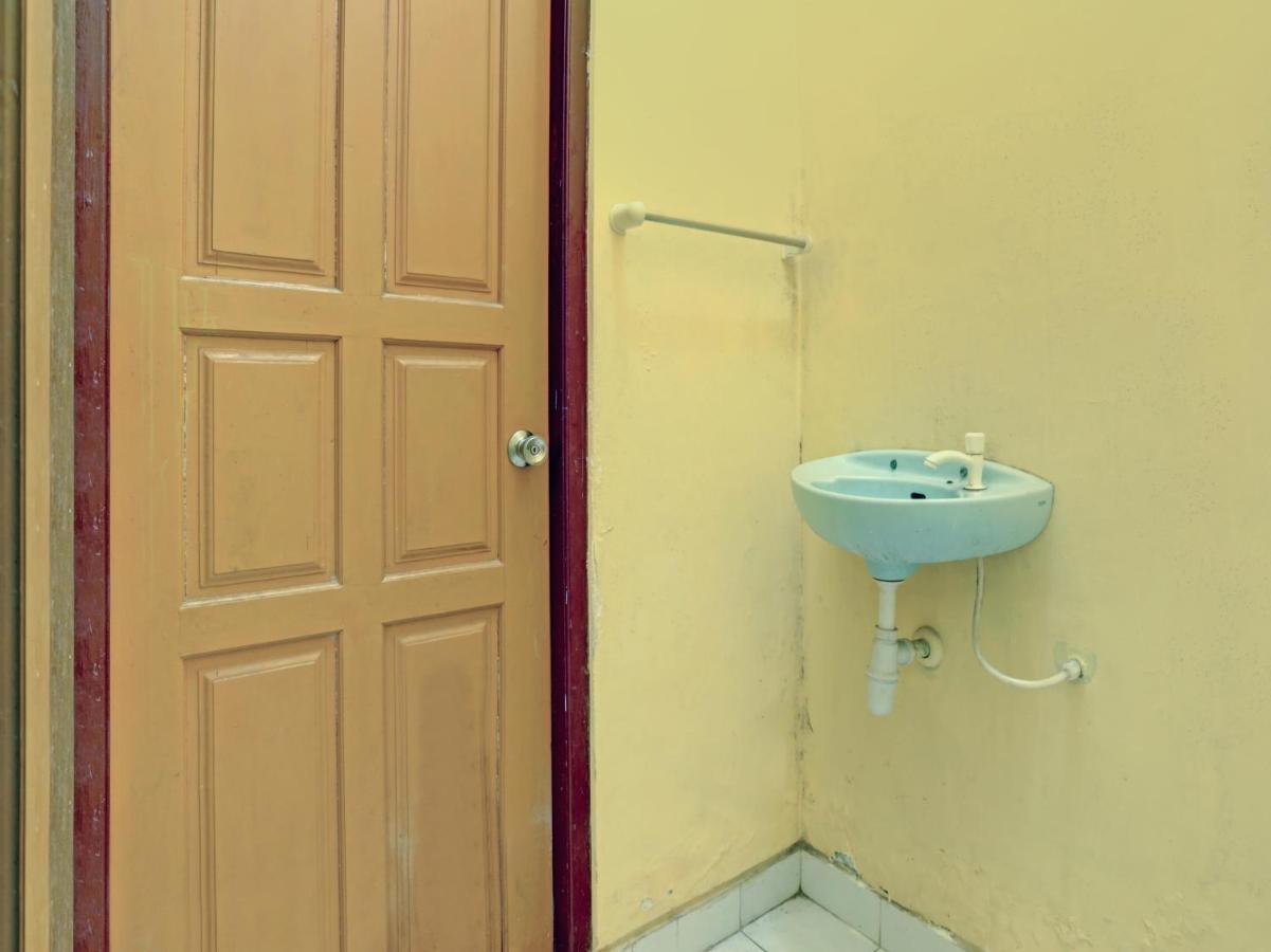 Oyo 3096 Hotel Dewi Warsiki Gilimanuk Kültér fotó