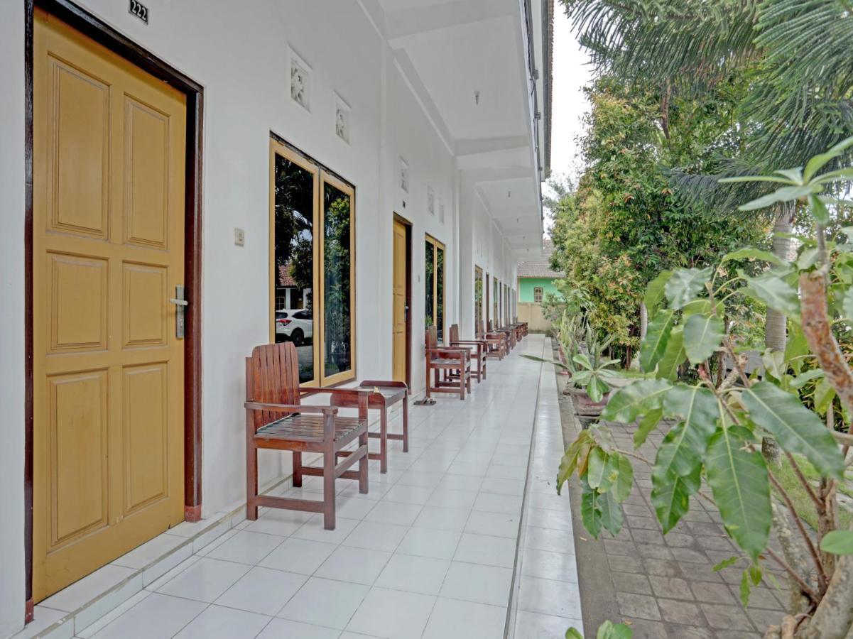 Oyo 3096 Hotel Dewi Warsiki Gilimanuk Kültér fotó